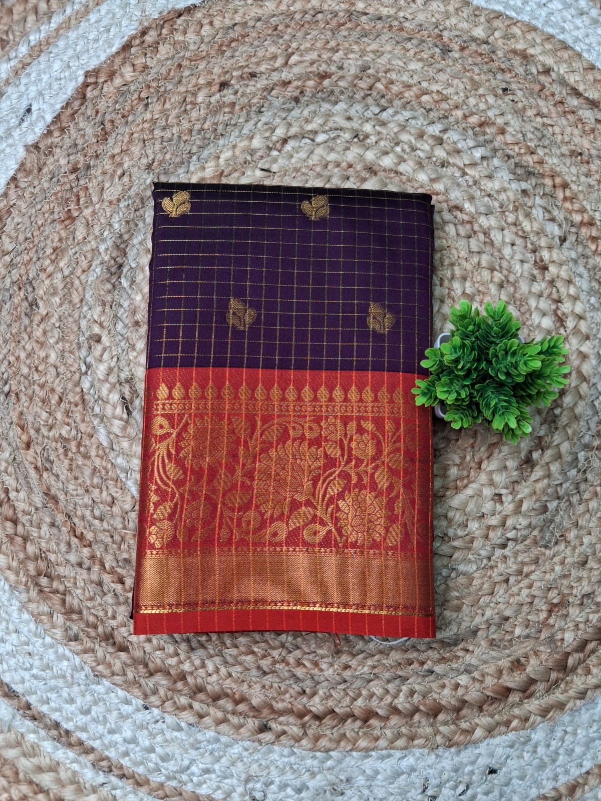 Vairaoosi Checks Saree @ ₹750 | Maroon Main image